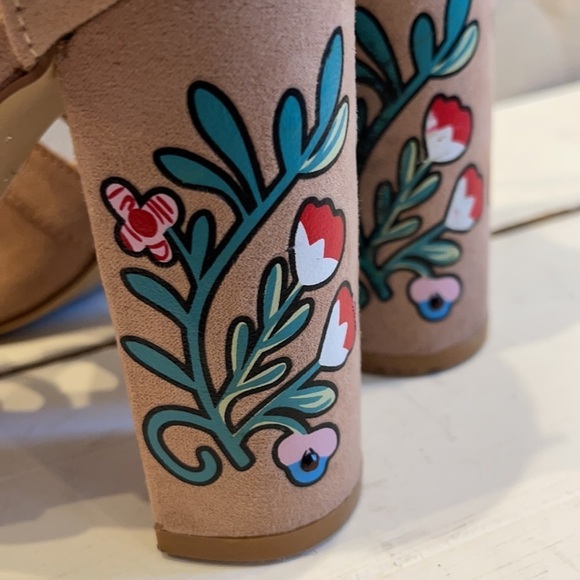 American Glamour Badgley Mischka Pumps Beige 8.5 - Picture 8 of 12